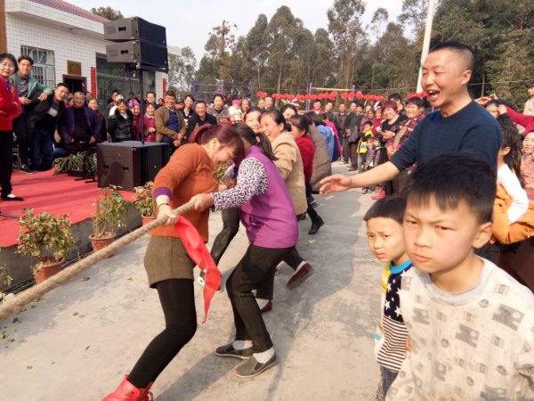 丹棱金龙村： 吃汤圆 看表演 欢欢喜喜过大年