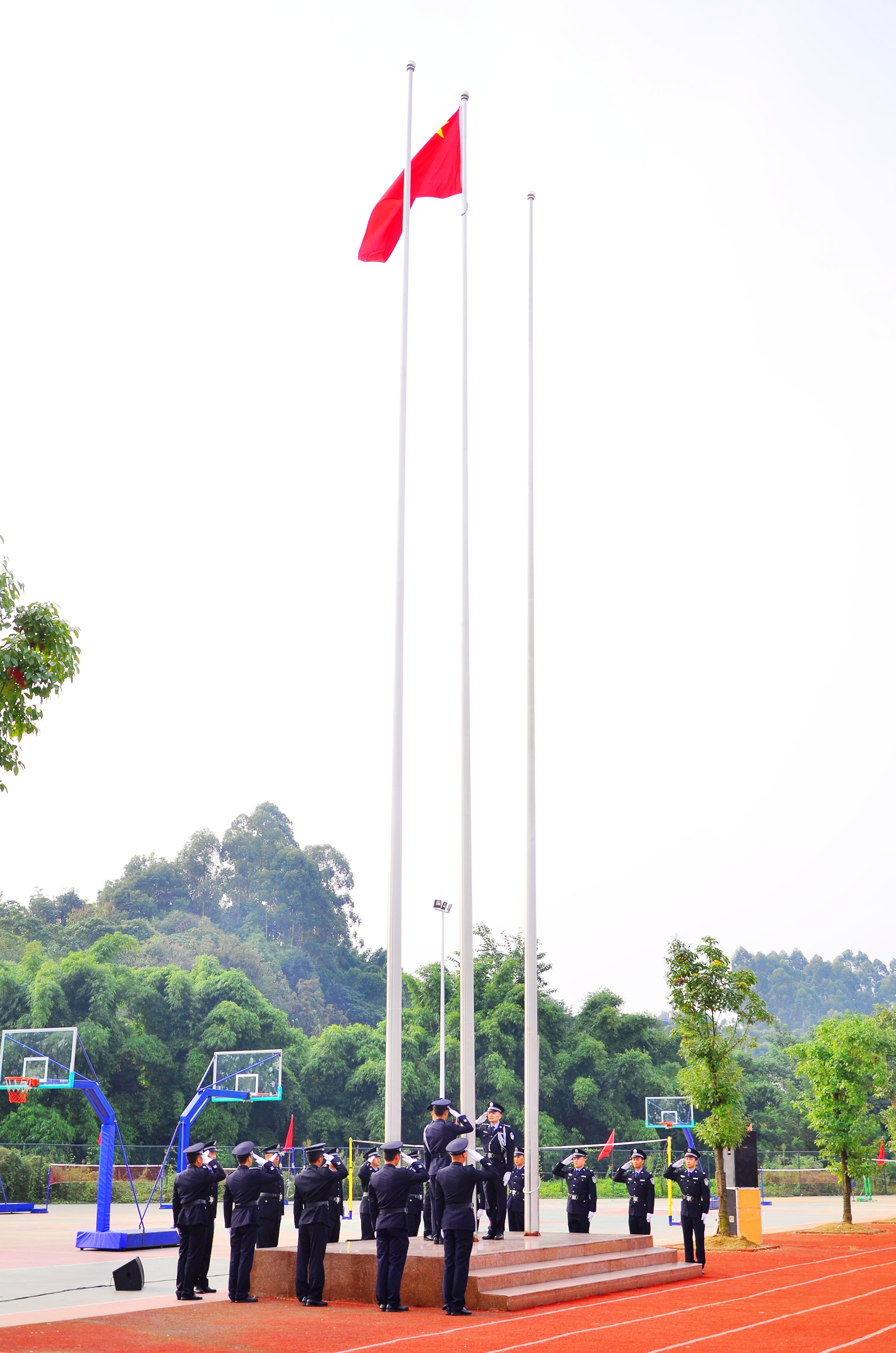 五星红旗 迎风飘扬.jpg