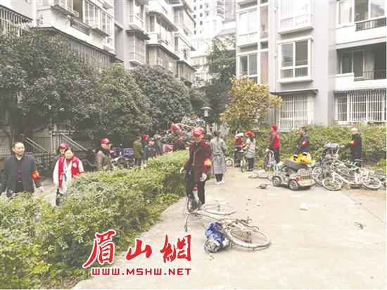 清理“僵尸车”。.jpg