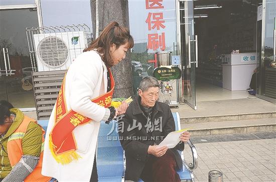 上街宣传消防安全知识。.jpg