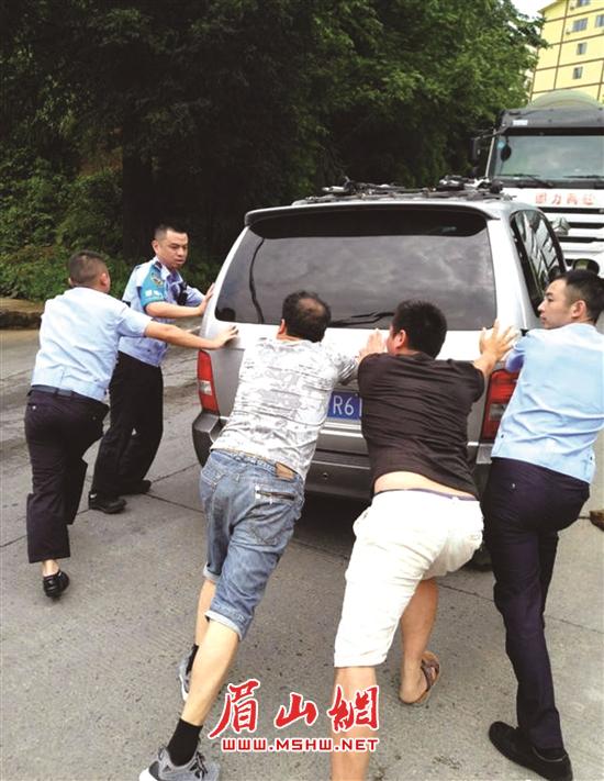 推车排堵保畅。.jpg