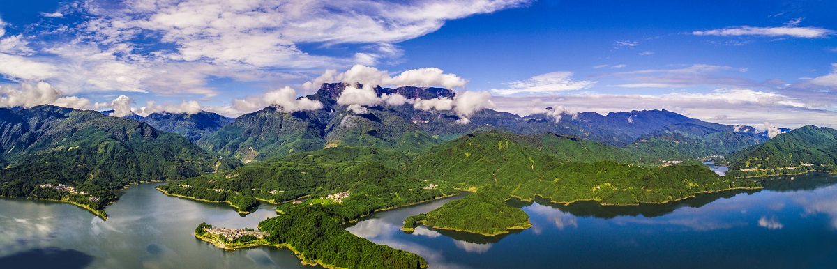 王媛 碧水青山瓦屋秀（市文广局供图）