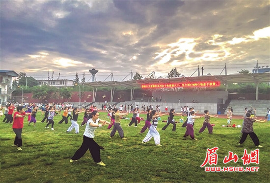 彭山市民的幸福感越来越强_副本.jpg