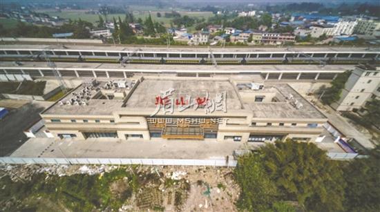 新的成昆铁路彭山站。.jpg