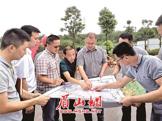 梁磊率队调研全县交通建设项目。.jpg