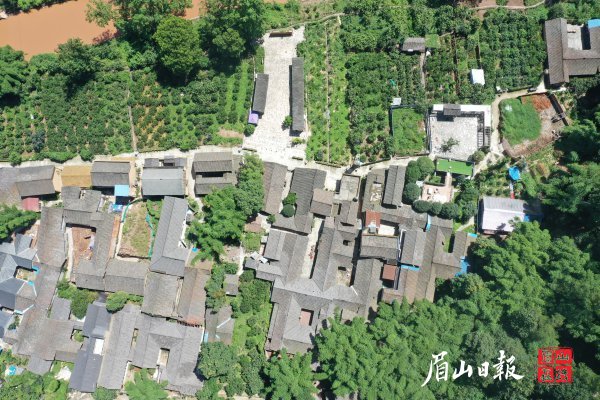 余家碥是“活着”的传统村落。