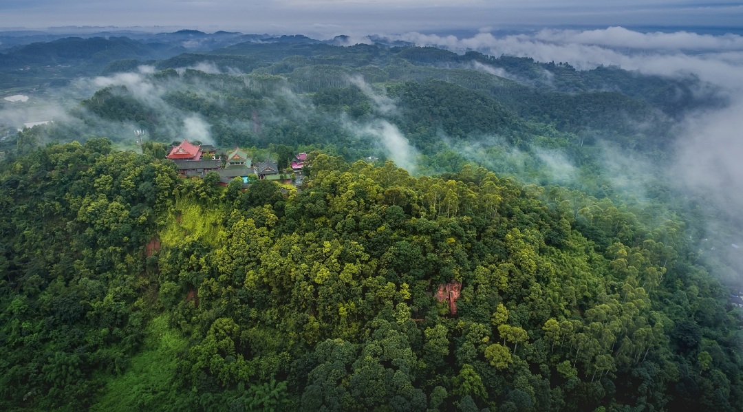 著名旅游景区彭祖山风景优美。.jpg