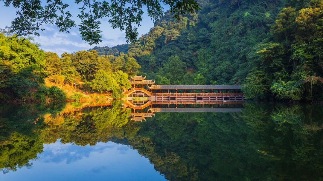32-10罗雅棱——老峨山橙怀湖（2021年7月12日摄于丹棱县老峨山）.jpg