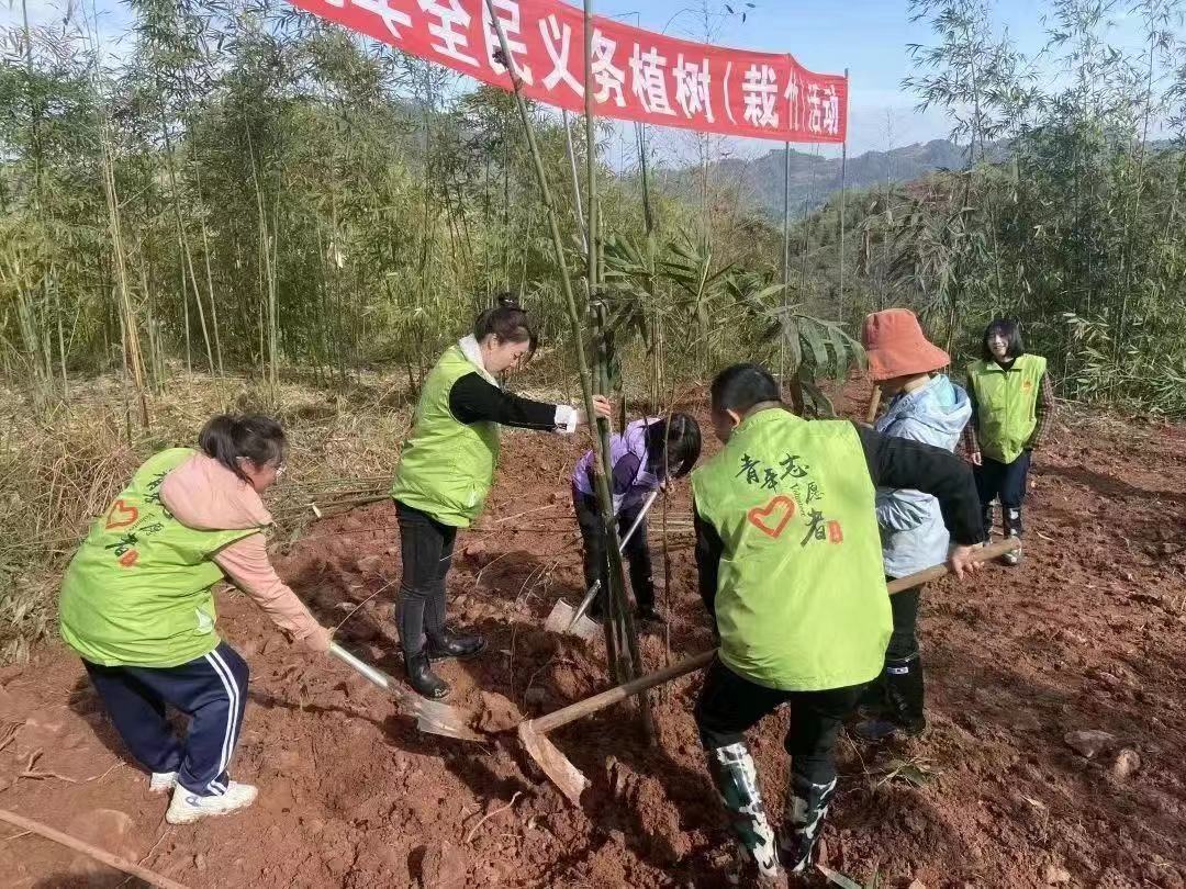 活动现场热火朝天。 (1).jpg