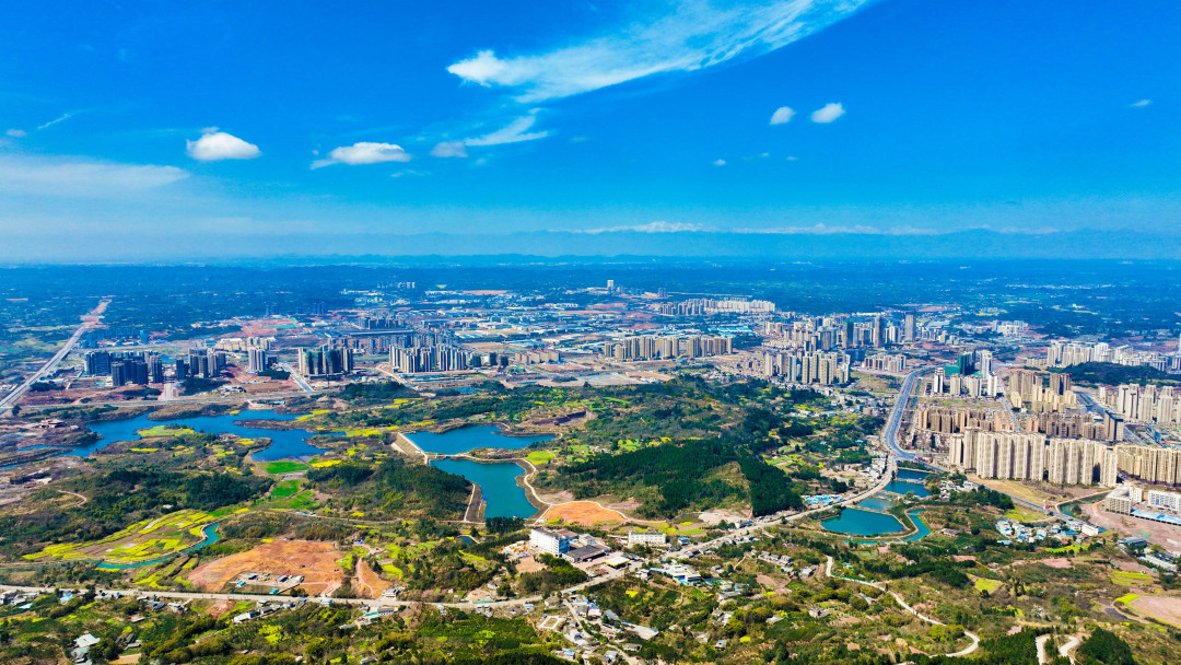 美丽的眉山天府新区，山水相依。.jpg