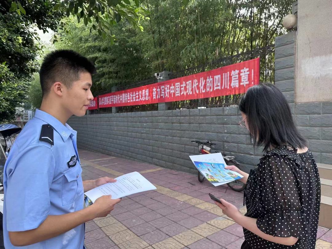 四川司法警官职业学院实习生在仁寿法院从事辅助工作。.jpg