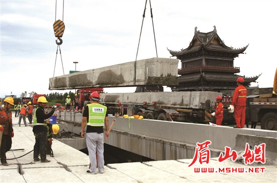 成乐高速公路扩容建设项目 眉山互通立交桥开始拆除