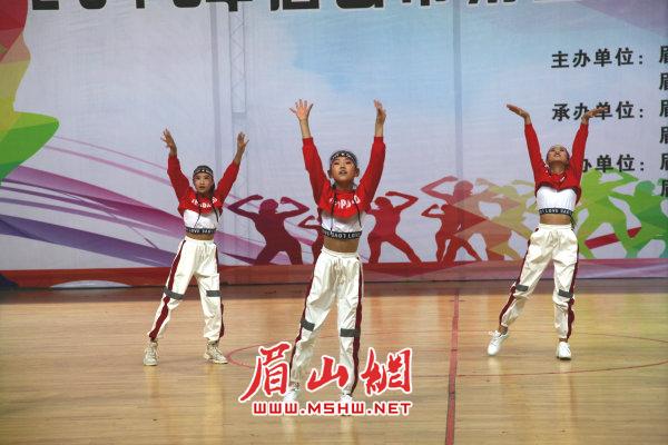 学生在比赛中。.jpg