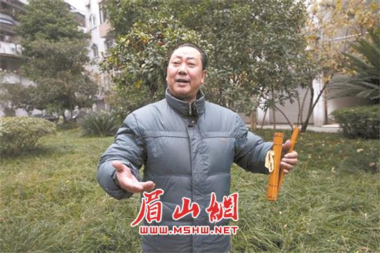 廖应泉唱起川剧很投入。.jpg
