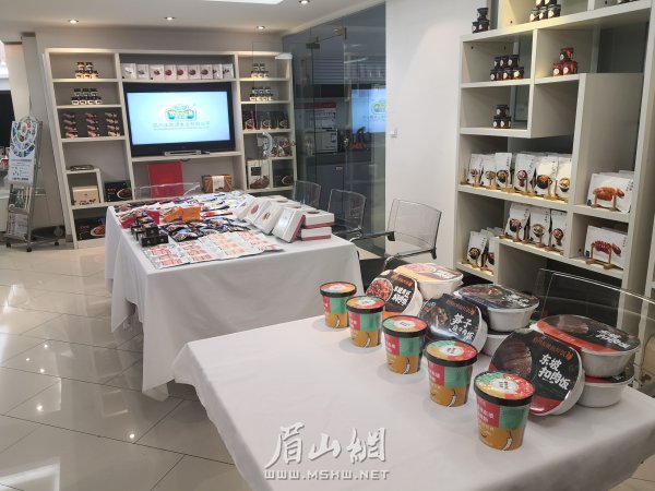 王家渡食品公司积极研发新产品，适应电商销售。