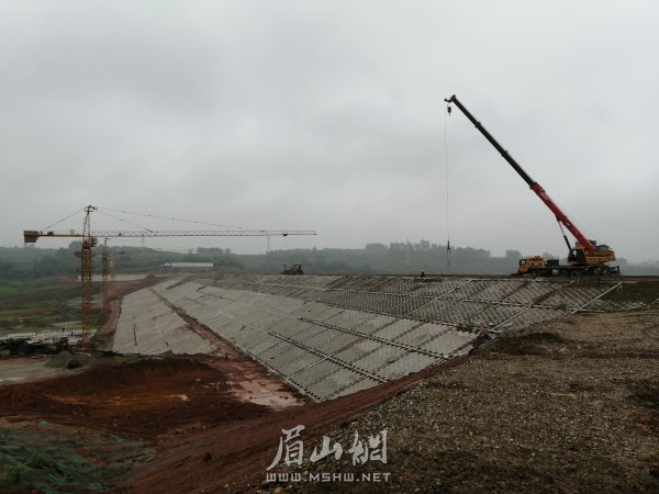 穆家沟水库加紧建设中。