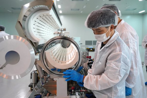 阿格瑞OLED新材料项目生产车间。
