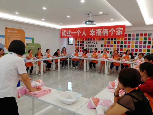 开展技能培训，助力就业创业。