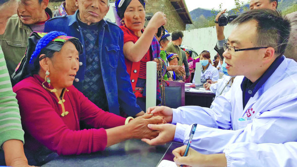组团兴院，眉山帮扶医生积极“传帮带”，留下一支“带不走的医疗队伍”。