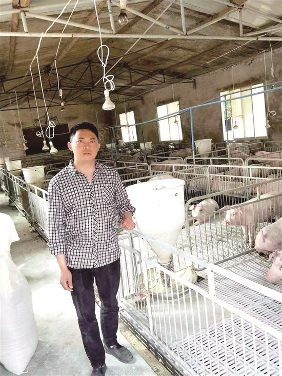 张光清立志带领乡亲们共同致富。（资料图片）