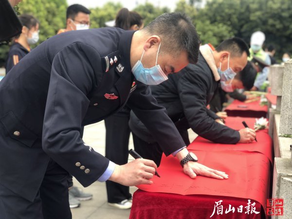 书写寄语。