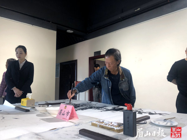  书画家现场作画