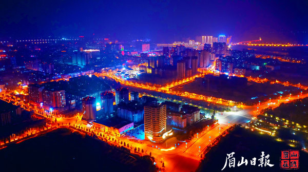 《洪城夜色》 何泽琼 摄
