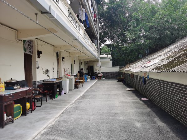 改造后，干净整洁的中铁小区单身楼