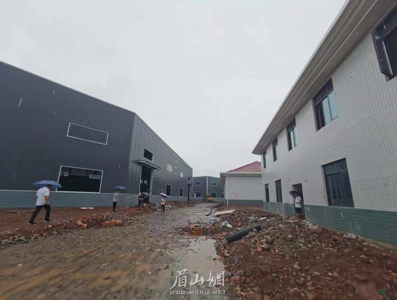 正在修建的标准化屠宰场。.jpg