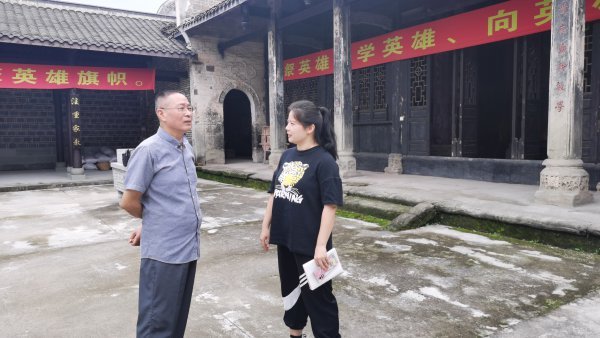 栏目组采访《阳廷安传》作者宋时修。