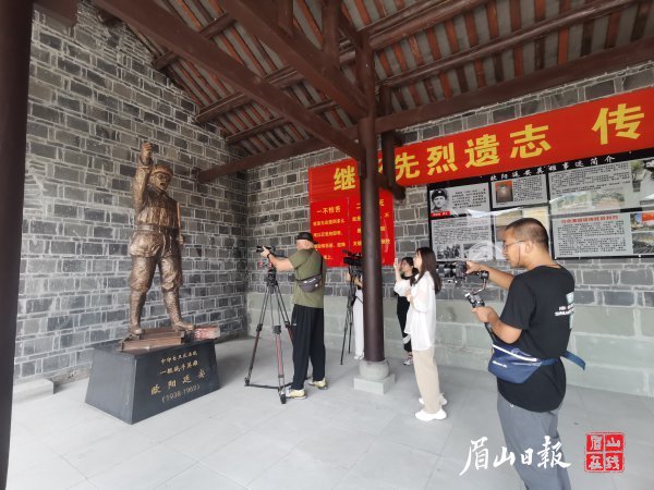 栏目组在欧阳宗祠拍摄花絮。