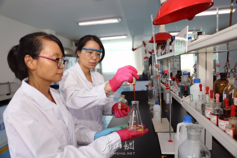 对化工企业来说，科技创新是立足的根本。.JPG
