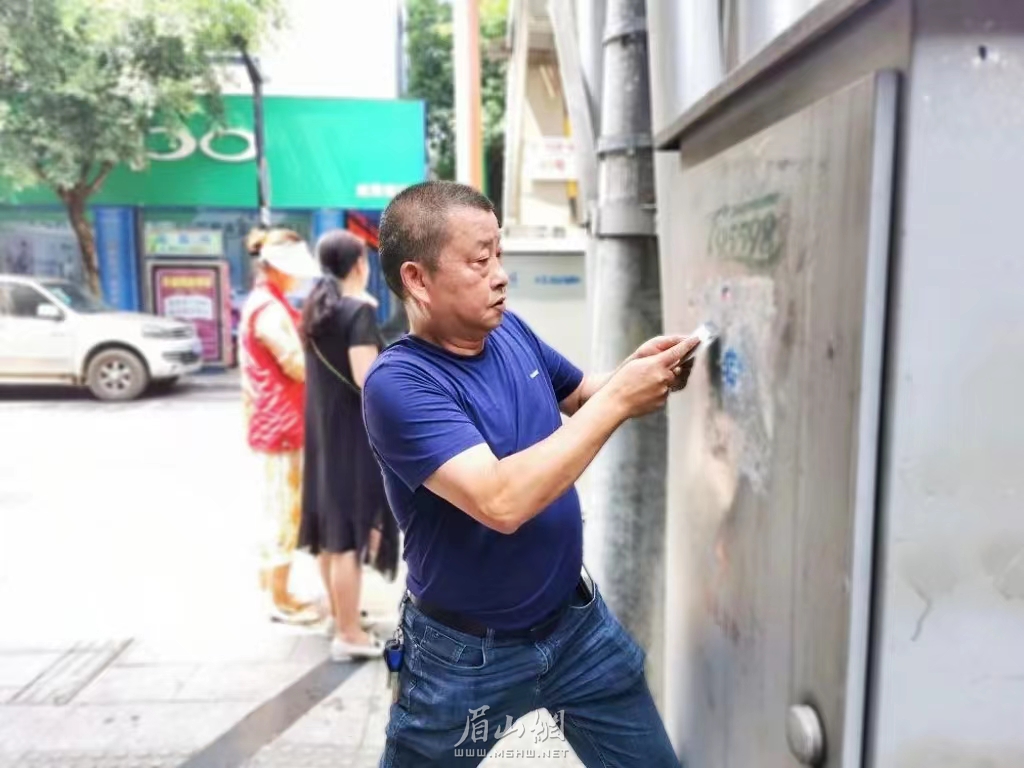 帅亚平参与社区志愿服务。.jpg
