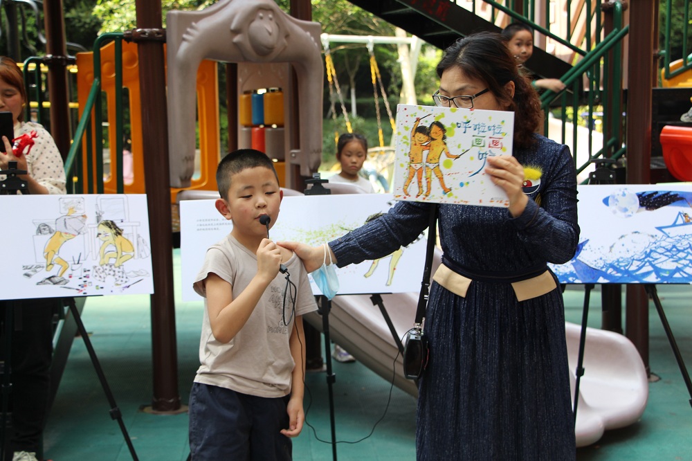 在东坡区大石桥街道苏辙社区儿童之家，我市开展亲子阅读活动，受到小朋友的喜爱。 (1).jpg