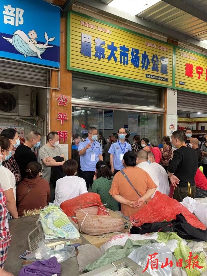 执法人员加大执法力度，切实保护广大市民的合法权益