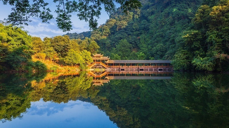 老峨山澄怀湖。罗雅棱 摄