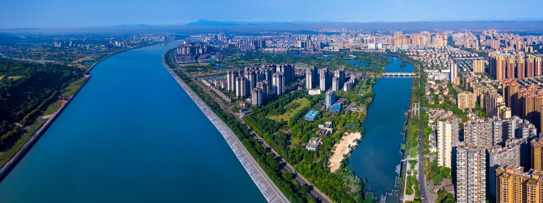 17-6侯建明——我与峨眉同框.jpg