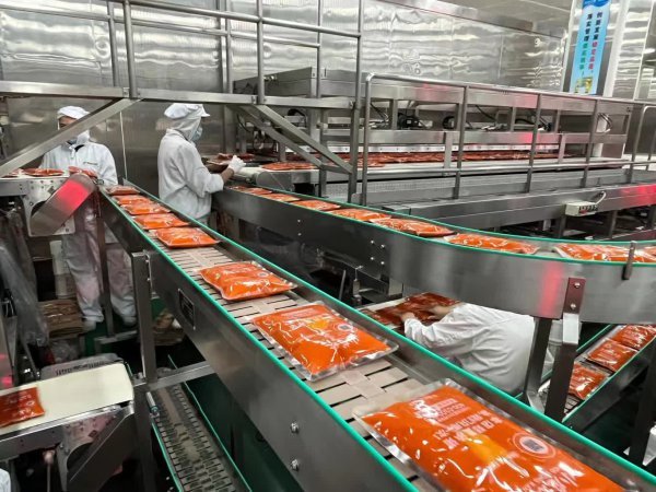 四川漫味龙厨生物科技有限公司开足马力忙生产，奋力冲刺“开门红”。