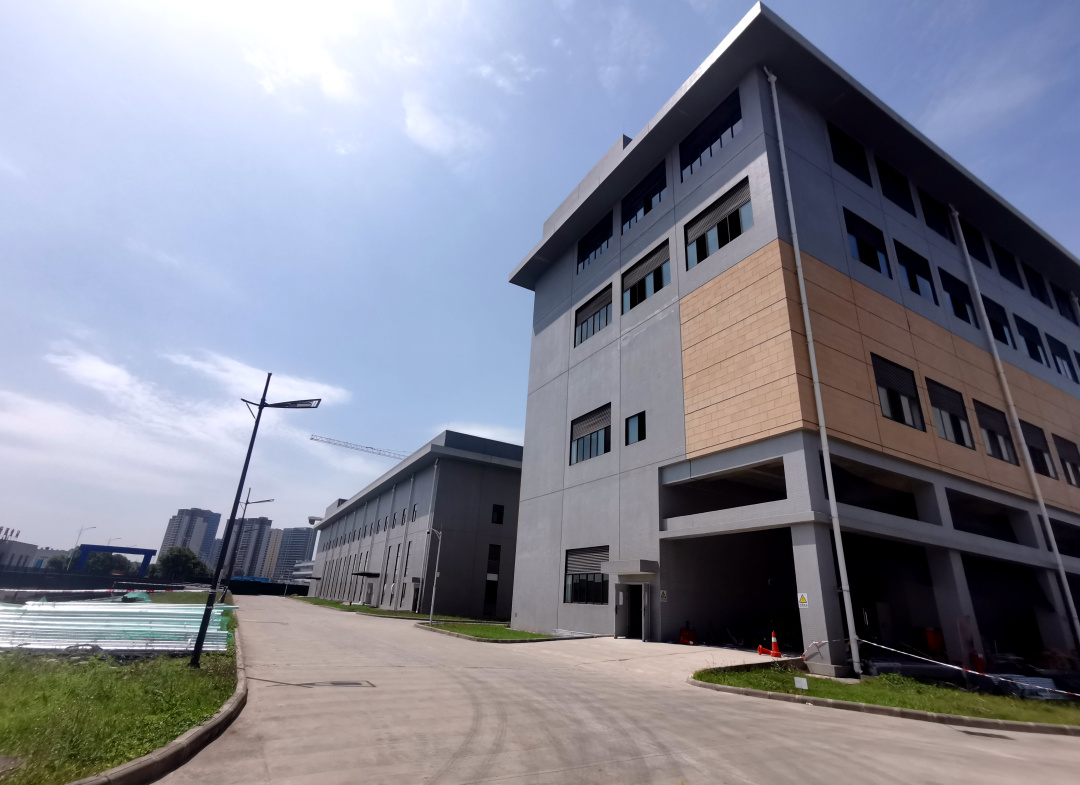 四川青山利康高端血液净化制品智慧工厂项目建设现场.jpg