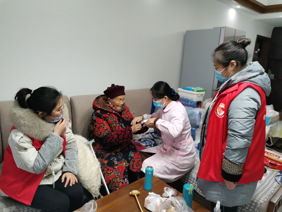 针对特殊群众开展定期入户。.jpg