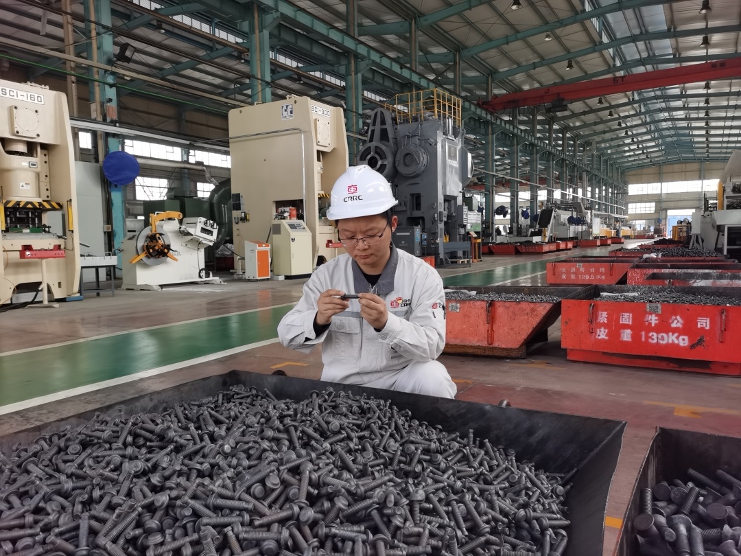 对待工作，张钦一丝不苟、精益求精。.jpg