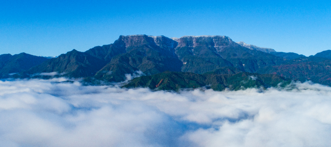 云上瓦屋  最美桌山——瓦屋山    瓦屋山景区供图