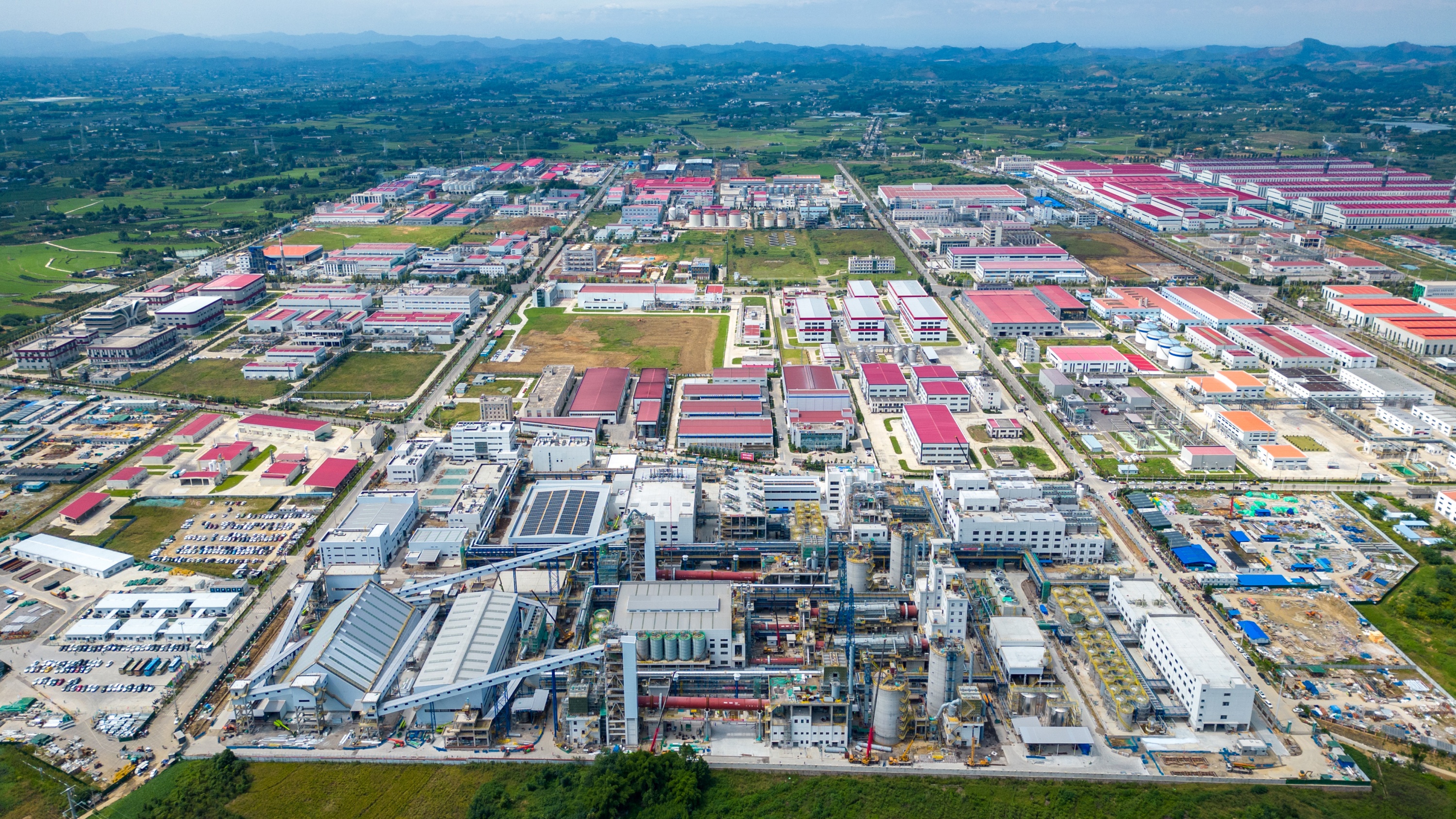雅保年产5万吨氢氧化锂电池材料项目即将建成投产。