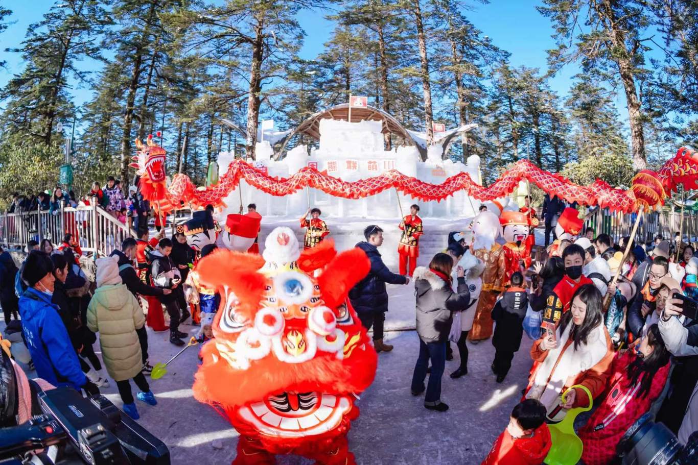 瓦屋山景区，新春冰雪嘉年华“龙重登场，新年大发”春节活动.jpg