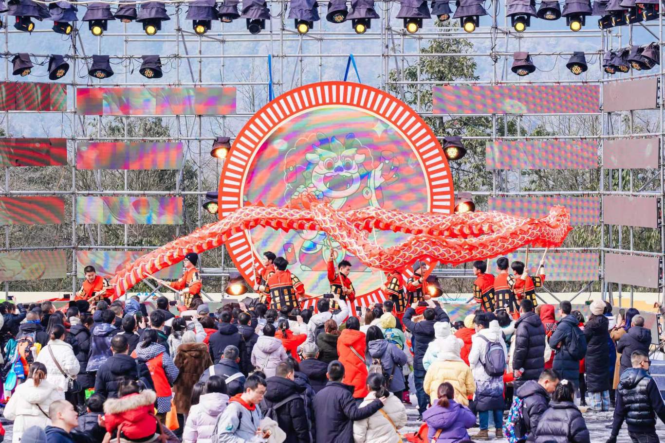 瓦屋山景区，舞龙民俗表演 (1).jpg