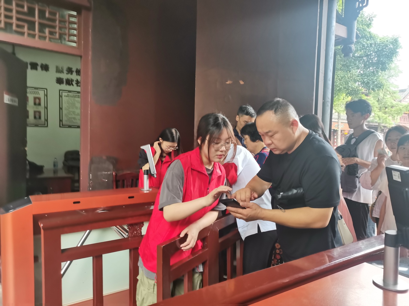 为游客服务.jpg