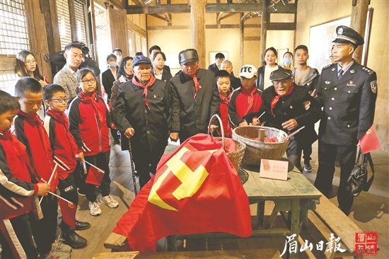  忆苦思甜。