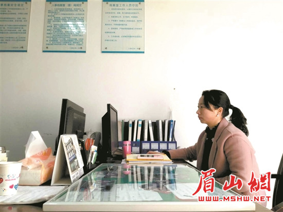 何灵丽_副本.jpg