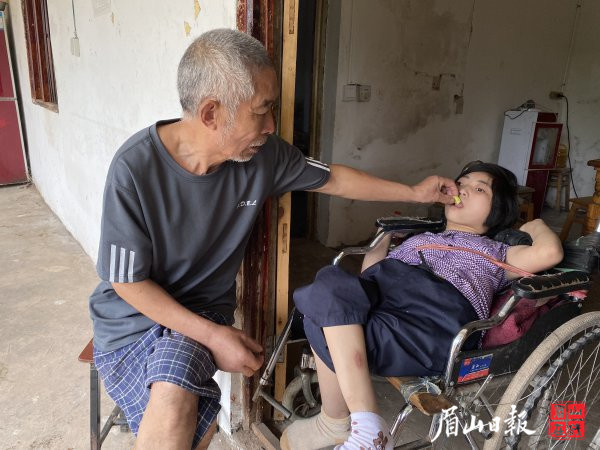 倾心关爱，让世间更显温情。