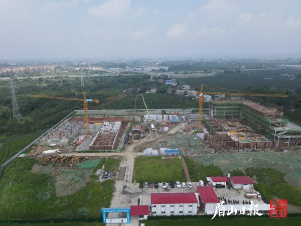  彭山区学校建设如火如荼。